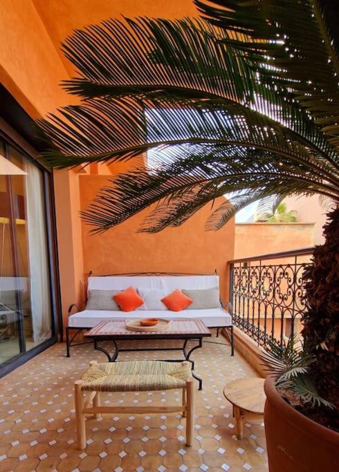Raffine Idealement Situe Avec Piscine Apartment